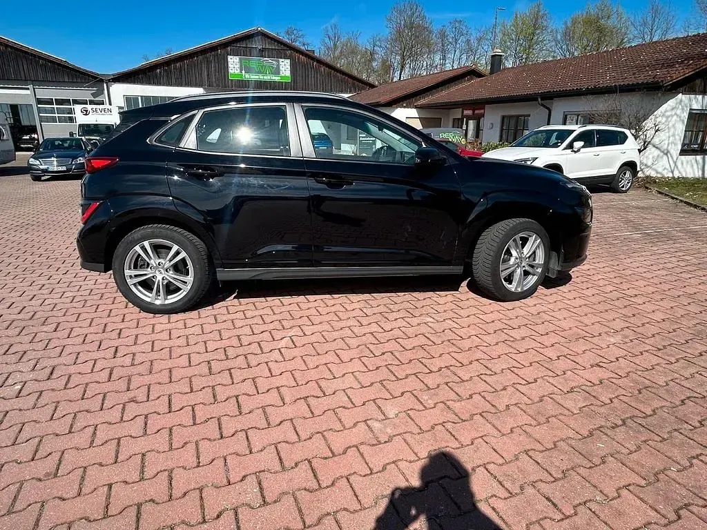 Gebraucht Hyundai Kona Select 100 kW (136 PS) 2023 Schwarz SUV