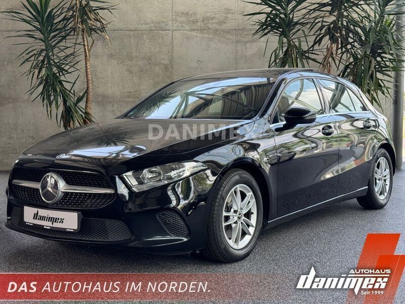 Schwarz Gebraucht 2019 Mercedes A200 Style Limousine | 21.600 € (Fairer Preis) - Bild 1/4