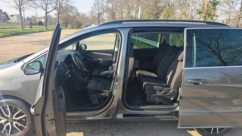 Gebraucht VW Sharan Comfortline 150 PS (110 kW) 2017 Grau Van / Kleinbus