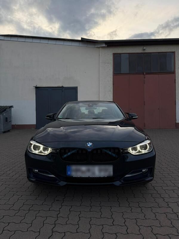 Andere außenfarben Gebraucht 2012 BMW 320 Comfort Edition Limousine | 13.199 € (Fairer Preis) - Bild 1/4