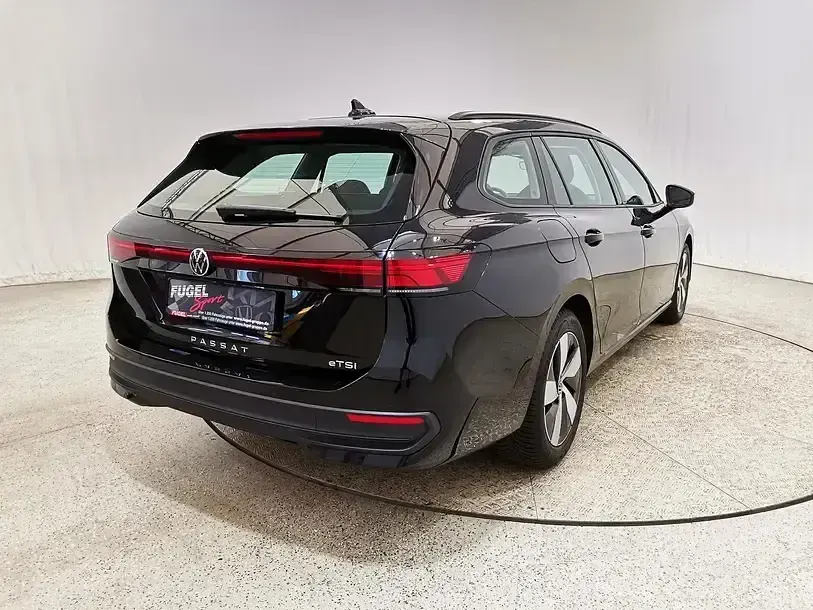 Second-hand VW Passat 150 CP (110 kW) 2024 Negru Break