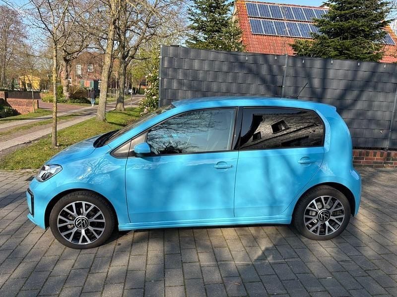 Używany VW e-up! Style 61 kW (83 KM) 2022 Niebieski Hatchback