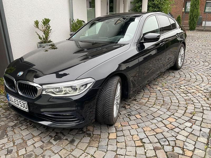 Schwarz Gebraucht 2020 BMW 530 Limousine | 32.900 € (Guter Preis) - Bild 1/4