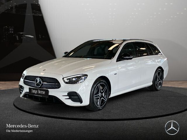 Weiß Gebraucht 2021 Mercedes E300 AMG Limousine | 33.990 € (Guter Preis) - Bild 1/4