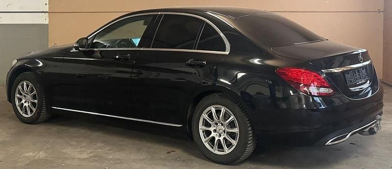 Gebraucht Mercedes C220 Exclusive 170 PS (125 kW) 2015 Schwarz Limousine