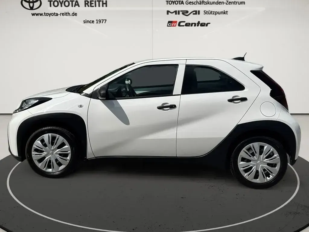 Gebraucht Toyota Aygo X Basis 72 PS (52 kW) 2023 Schneeweiß SUV