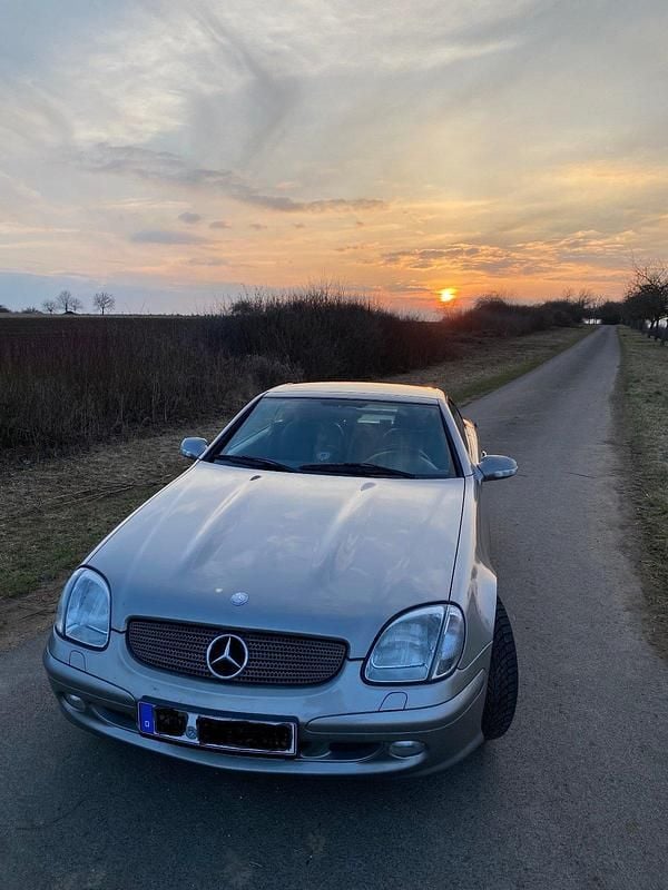 Silber Gebraucht 2004 Mercedes SLK320 Cabrio | 9.573 € - Bild 1/4