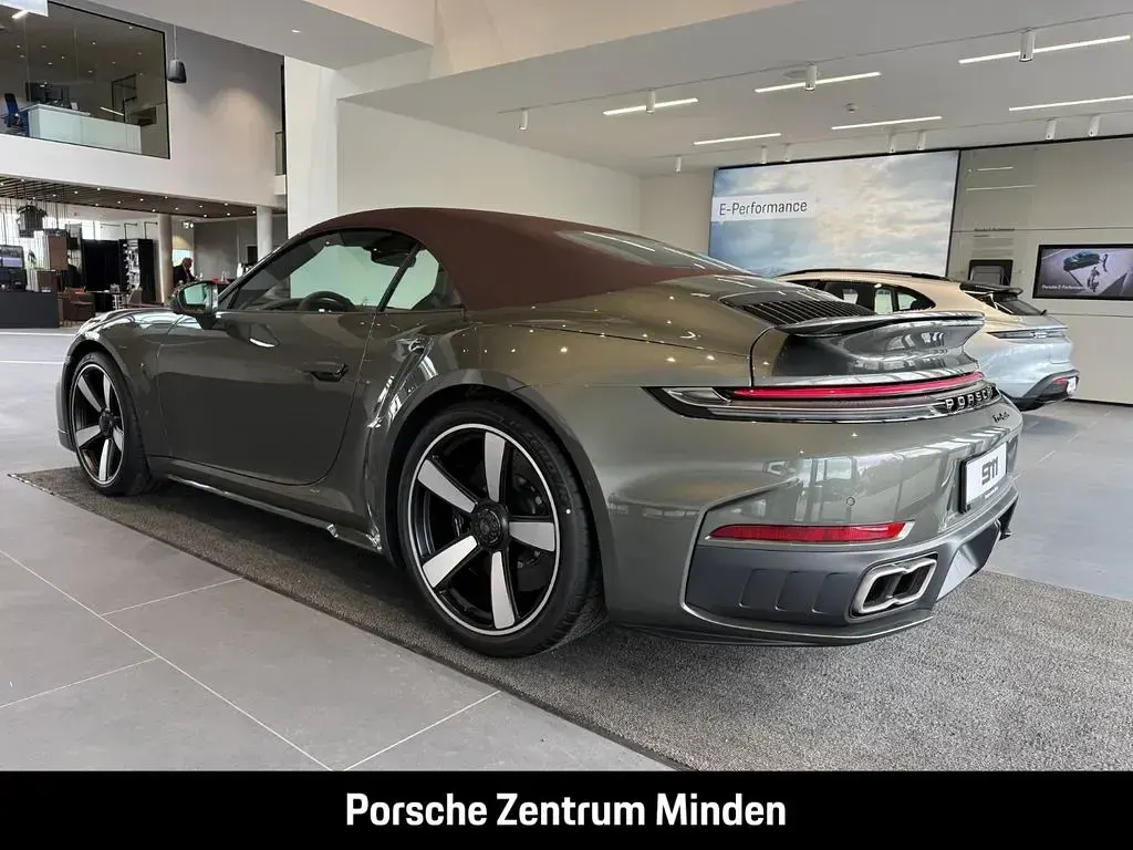Neu Porsche 992 711 PS (522 kW) 2026 Gruen Cabrio