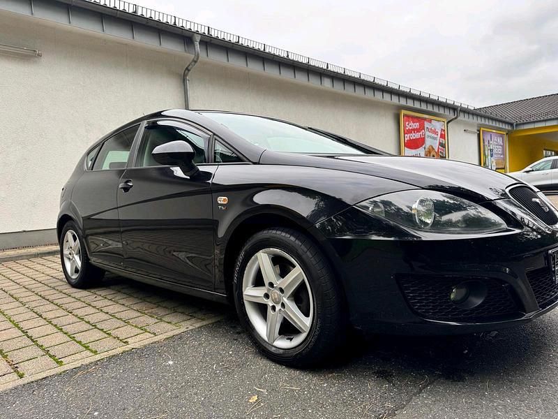 Schwarz Gebraucht 2010 Seat Leon Kleinwagen | 4.500 € - Bild 1/4