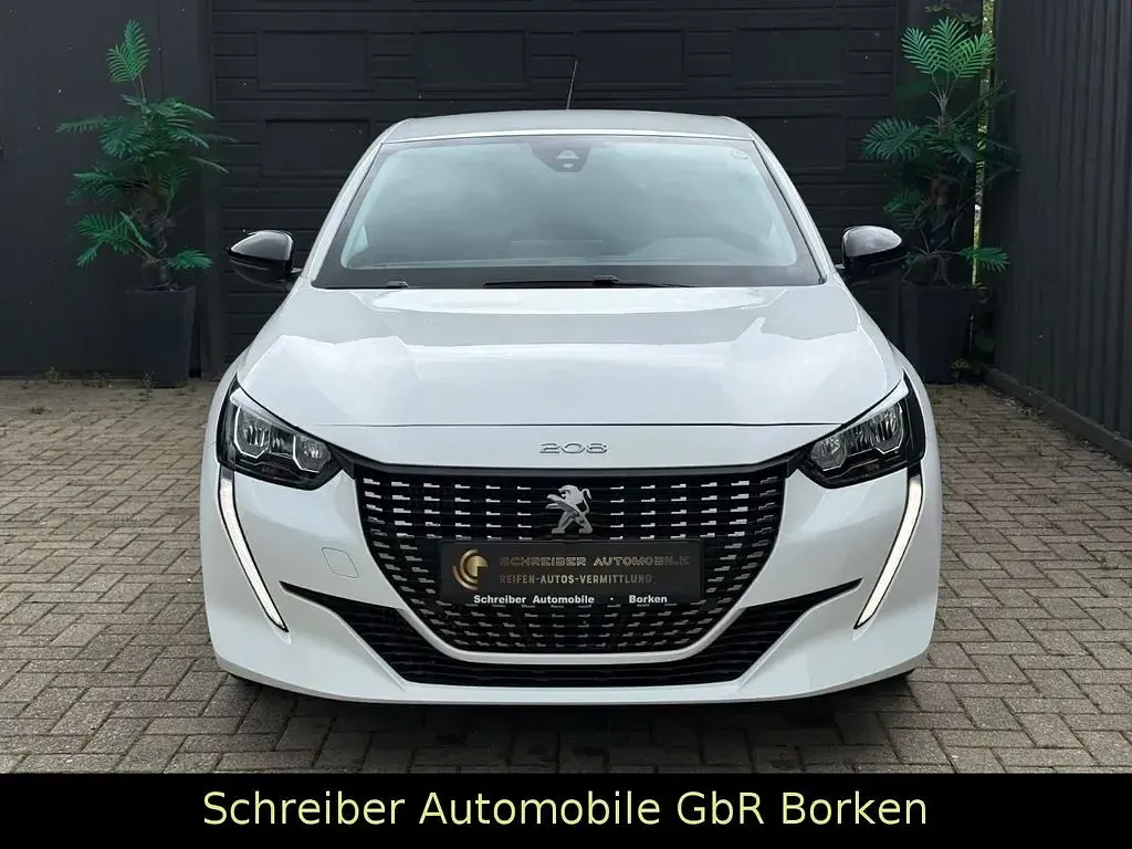 Gebraucht Peugeot 208 102 PS (75 kW) 2022 Weiß Kleinwagen