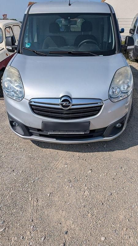 Silber Gebraucht 2014 Opel Combo Edition Van / Kleinbus | 5.500 € (Guter Preis) - Bild 1/4