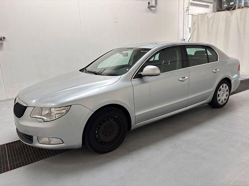 Grau Gebraucht 2009 Skoda Superb Elegance Limousine | 2.300 € (Superpreis) - Bild 1/4