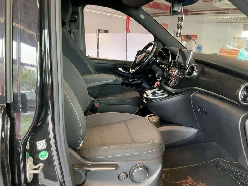 Schwarz Gebraucht 2018 Mercedes V220 Edition Van / Kleinbus | 24.000 € - Bild 1/4