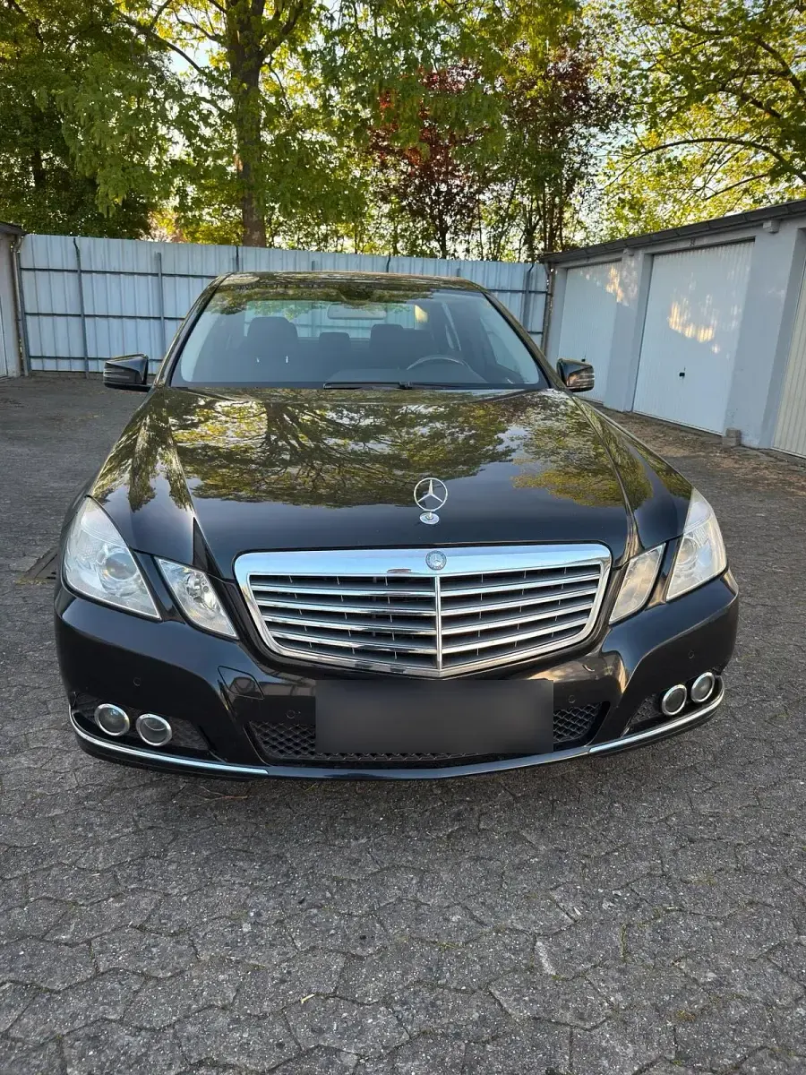 Second-hand Mercedes E250 204 CP (150 kW) 2010 Negru Berlinǎ