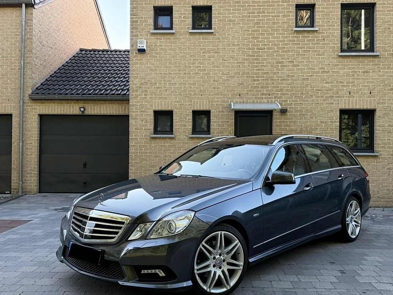 Silber Gebraucht 2011 Mercedes E250 Avantgarde Kombi | 11.350 € (Guter Preis) - Bild 1/4