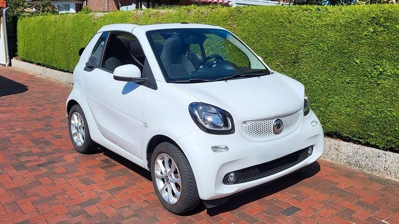 Weiß Gebraucht 2018 Smart ForTwo Cabrio Passion Cabrio | 14.700 € (Guter Preis) - Bild 1/4