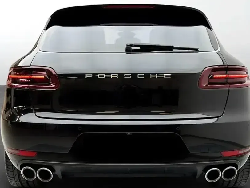 Gebraucht Porsche Macan Turbo 400 PS (294 kW) 2015 Tiefschwarz SUV