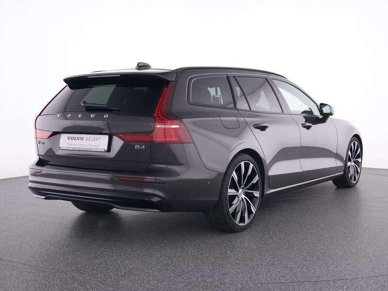 Gebraucht Volvo V60 Plus 197 PS (144 kW) 2023 Grau platinum grey / metallic Kombi