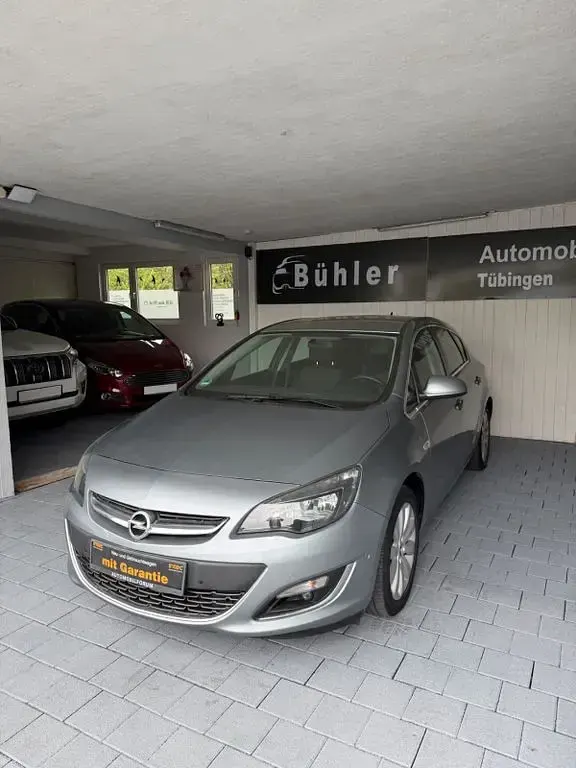 Gebraucht Opel Astra Exklusiv 140 PS (102 kW) 2015 Silber Limousine