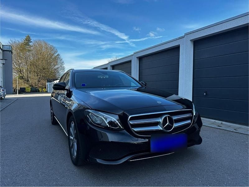 Gebraucht Mercedes E220 Avantgarde 194 PS (142 kW) 2018 Schwarz Kombi