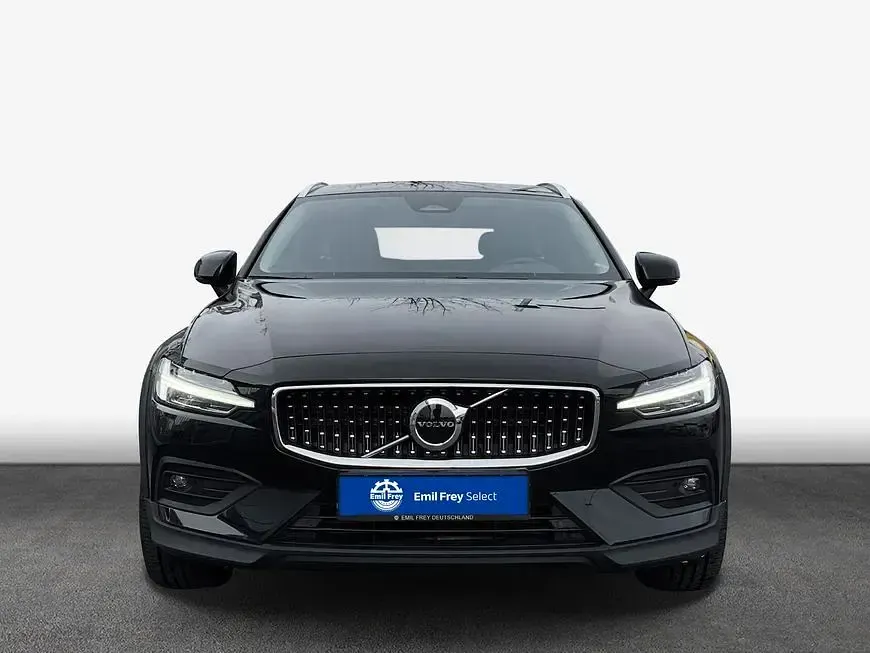 Gebraucht Volvo V60 CC Plus 197 PS (144 kW) 2023 Onyx schwarzmetallic Kombi