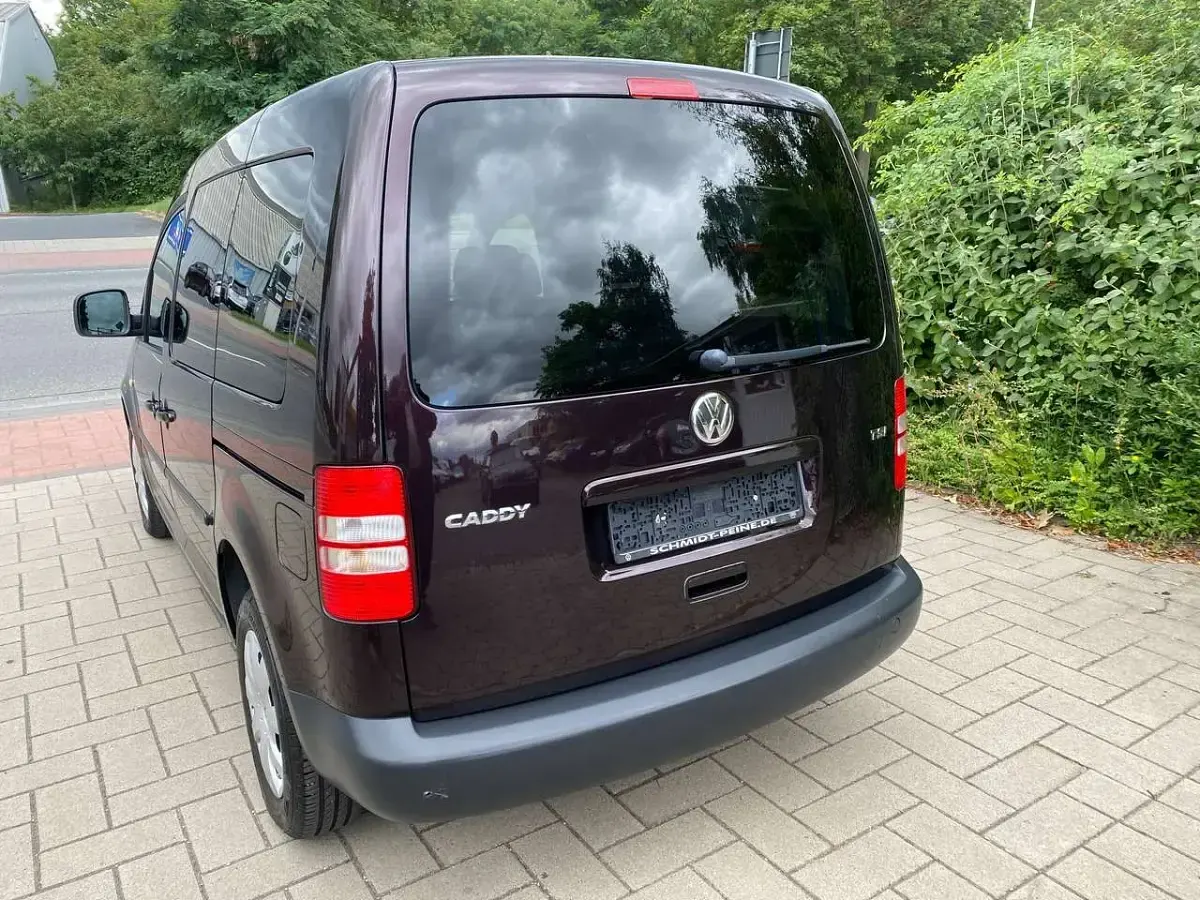 Gebraucht VW Caddy Trendline 86 PS (63 kW) 2012 Black berry metallic Van / Kleinbus