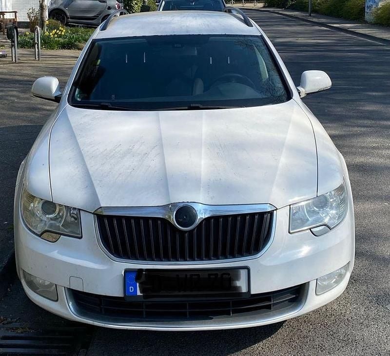 Gebraucht Skoda Superb Ambition 140 PS (102 kW) 2011 Weiß Kombi