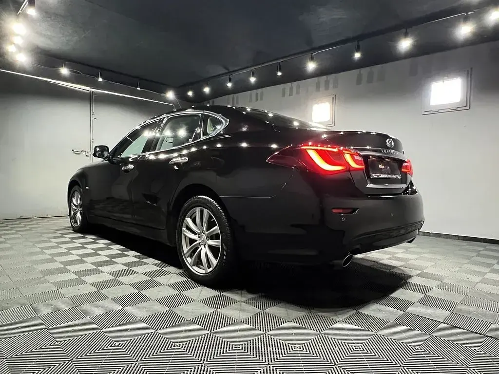 Gebraucht Infiniti Q70 Premium 170 PS (125 kW) 2017 Schwarz Limousine