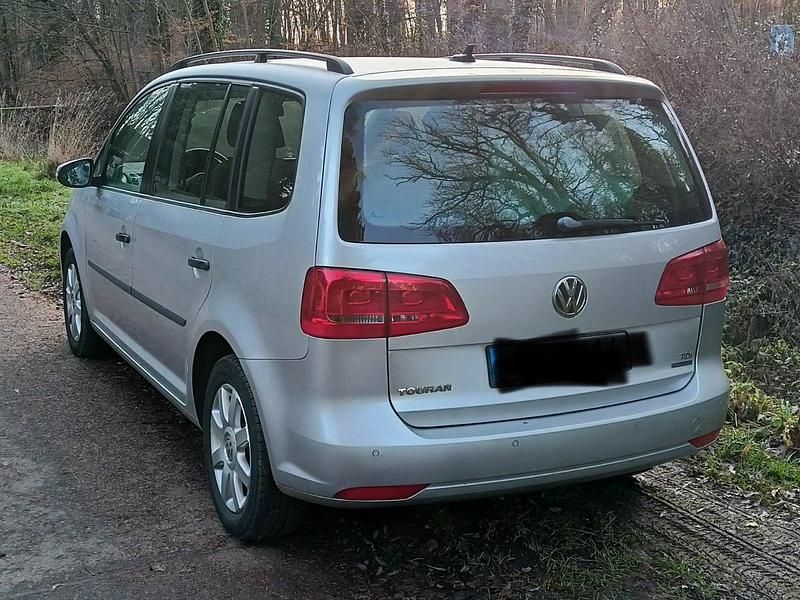 Gebraucht VW Touran Trendline 105 PS (77 kW) 2014 Silber Van / Kleinbus
