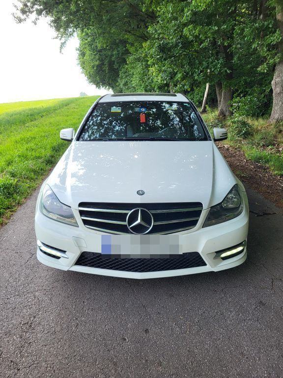 Weiß Gebraucht 2014 Mercedes C250 Avantgarde Limousine | 13.450 € (Fairer Preis) - Bild 1/4