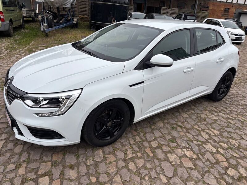 Weiß Gebraucht 2019 Renault Mégane IV Life Limousine | 9.999 € (Guter Preis) - Bild 1/4