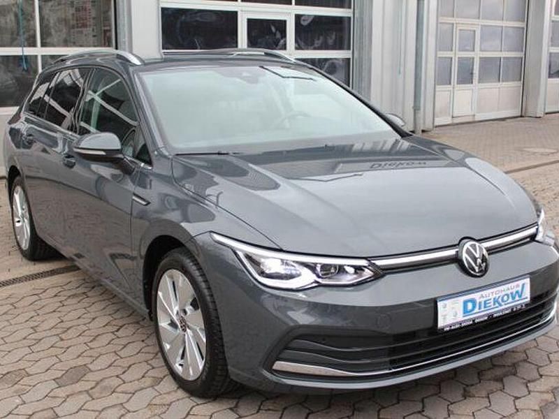 Gebraucht VW Golf VIII Style 131 PS (96 kW) 2024 Grau Limousine