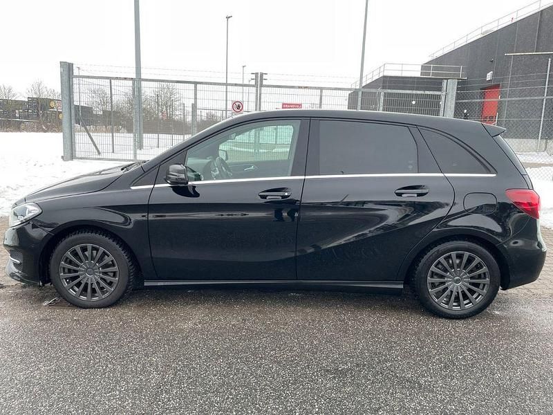 Gebraucht Mercedes B220 177 PS (130 kW) 2016 Schwarz Van / Kleinbus
