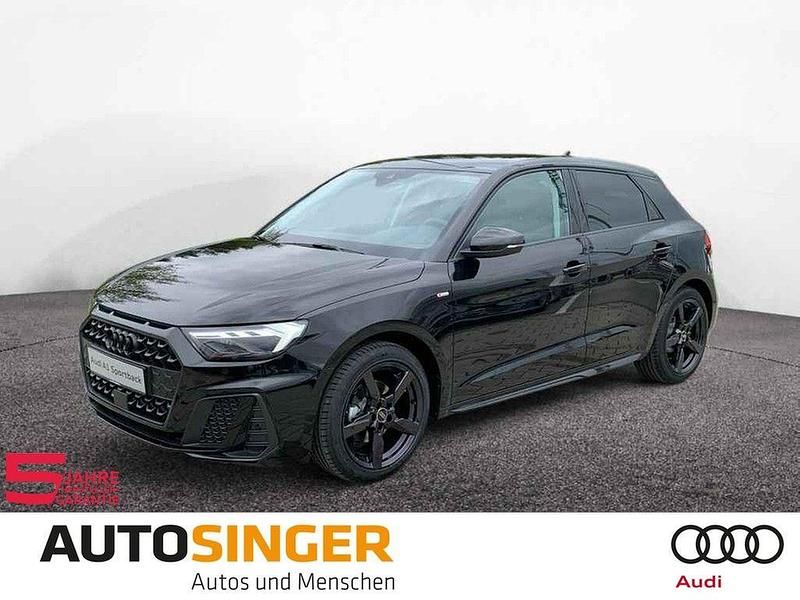 Mythosschwarz metallic Gebraucht 2025 Audi A1 Sportback S-Line Kleinwagen | 31.580 € (Teuer) - Bild 1/4