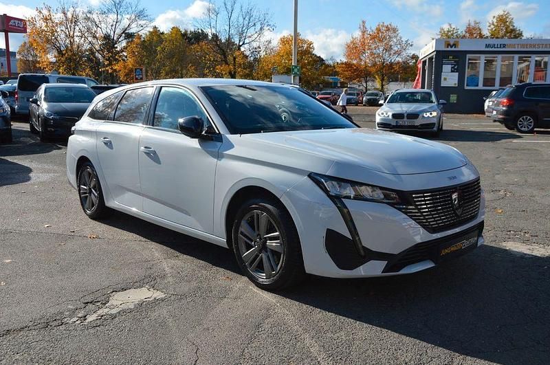 Gebraucht Peugeot 308 SW Allure 131 PS (96 kW) 2024 Weiß Kombi