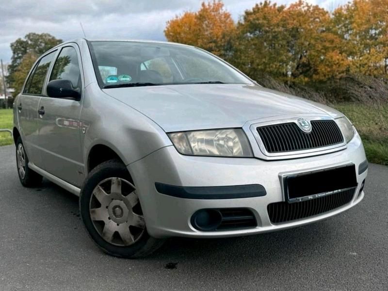 Grau Gebraucht 2006 Skoda Fabia Limousine | 1.100 € (Guter Preis) - Bild 1/4