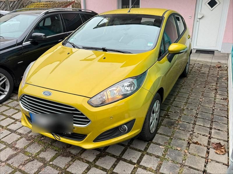 Gold Gebraucht 2015 Ford Fiesta Kleinwagen | 5.800 € - Bild 1/4
