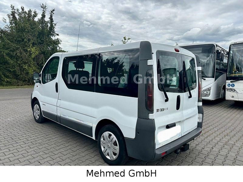Gebraucht Renault Trafic 101 PS (74 kW) 2006 Weiß Van / Kleinbus