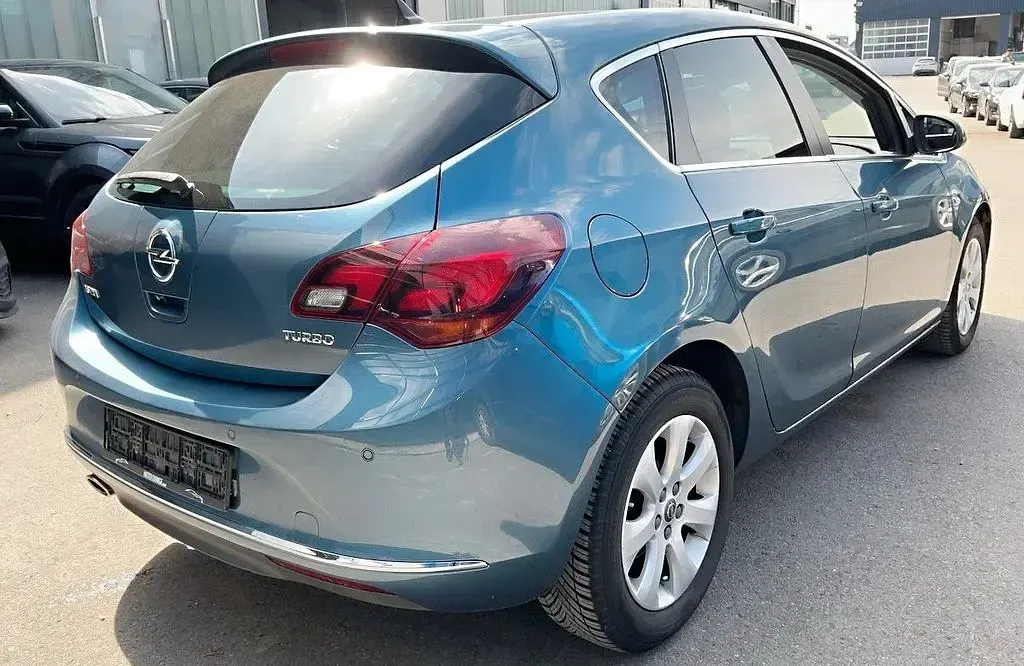 Second-hand Opel Astra Exklusiv 140 CP (102 kW) 2015 Albastru Berlinǎ