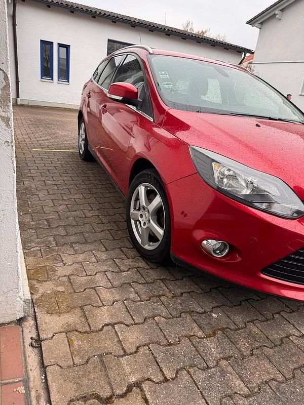 Second-hand Ford Focus 140 CP (102 kW) 2011 Roșu Break