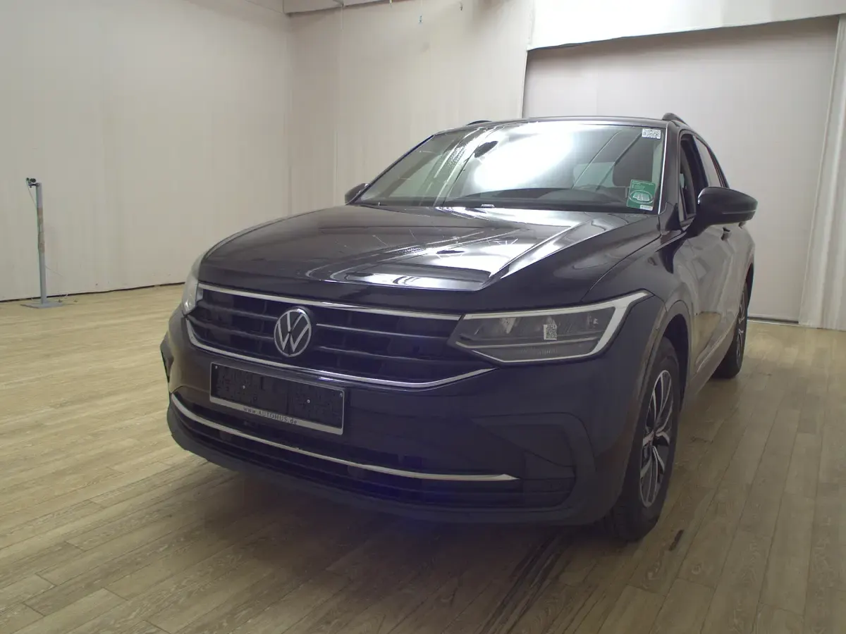 Gebraucht VW Tiguan Life 150 PS (110 kW) 2022 Schwarz SUV