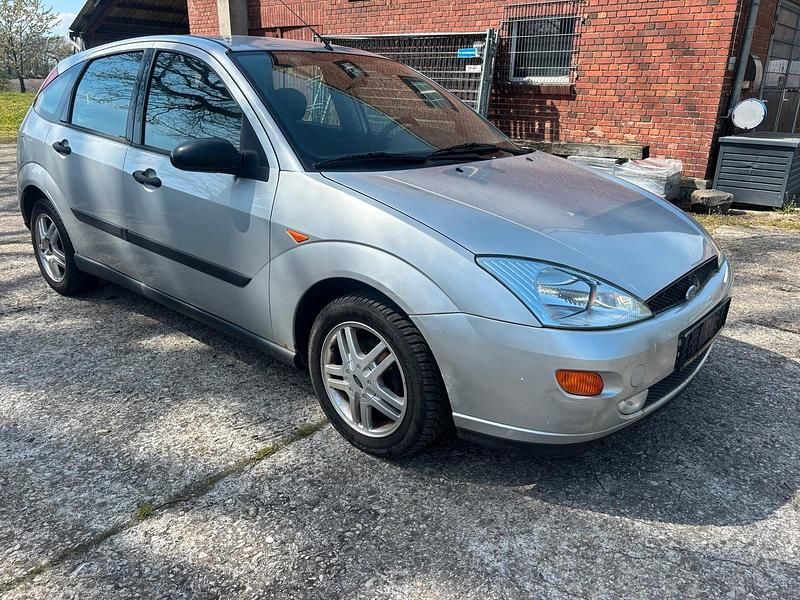 Gebraucht Ford Focus 75 PS (55 kW) 2000 Silber Limousine