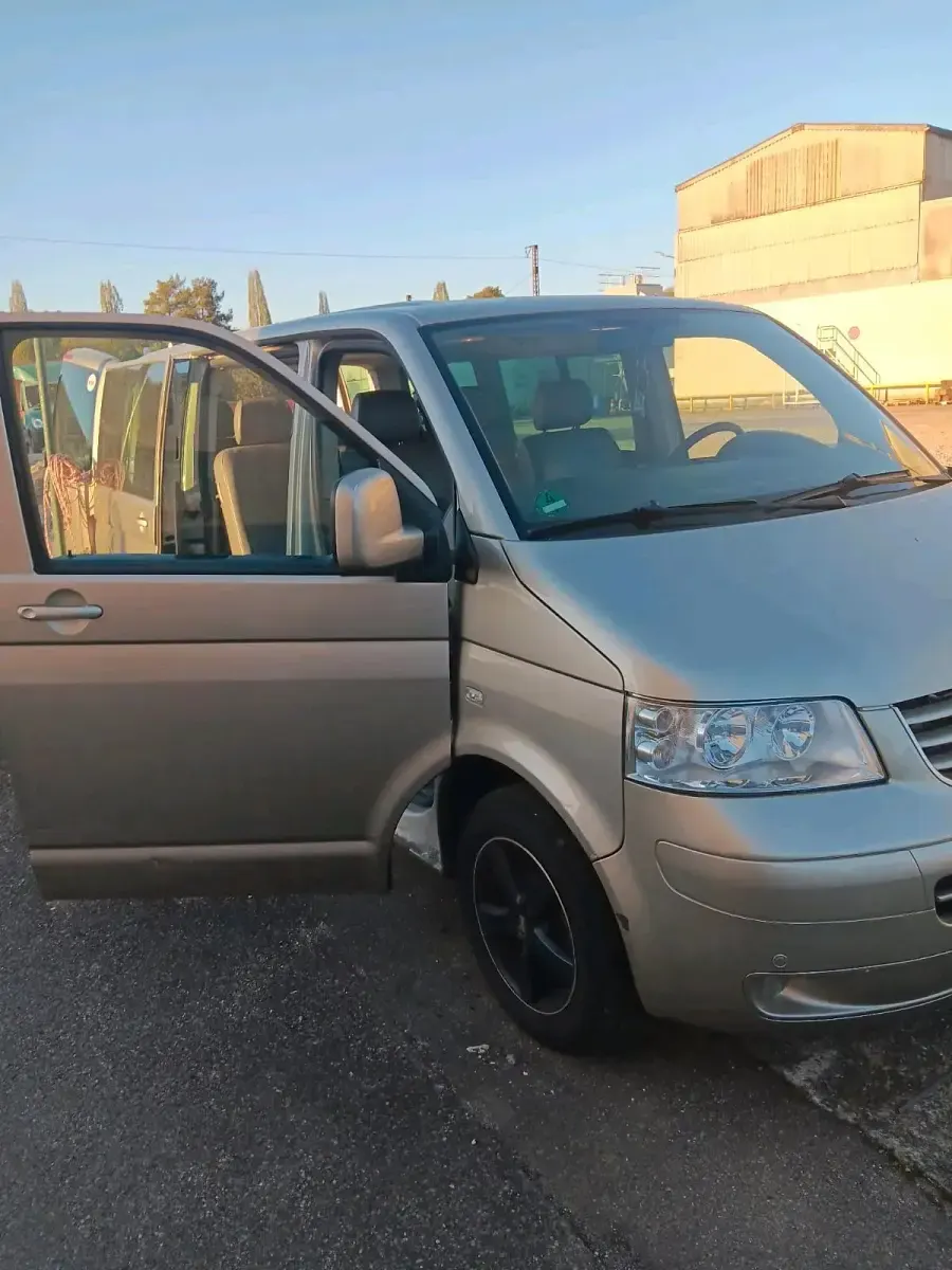 Gebraucht VW Caravelle 102 PS (75 kW) 2007 Andere farben Van