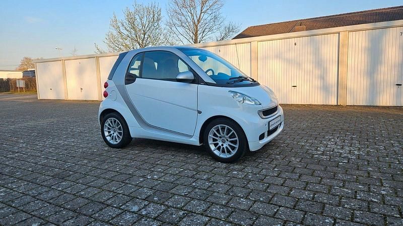Gebraucht Smart ForTwo Coupé 71 PS (52 kW) 2011 Weiß Coupé