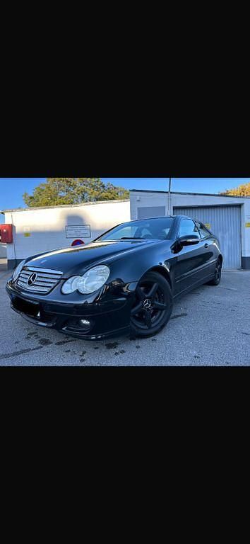 Gebraucht Mercedes C180 143 PS (105 kW) 2005 Schwarz Coupé