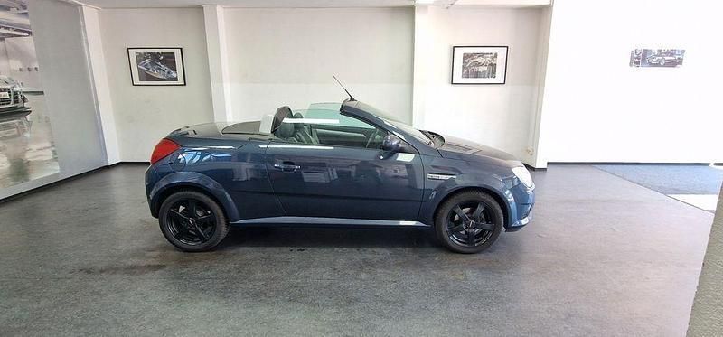 Grau Gebraucht 2007 Opel Tigra Edition Cabrio | 2.490 € (Guter Preis) - Bild 1/4