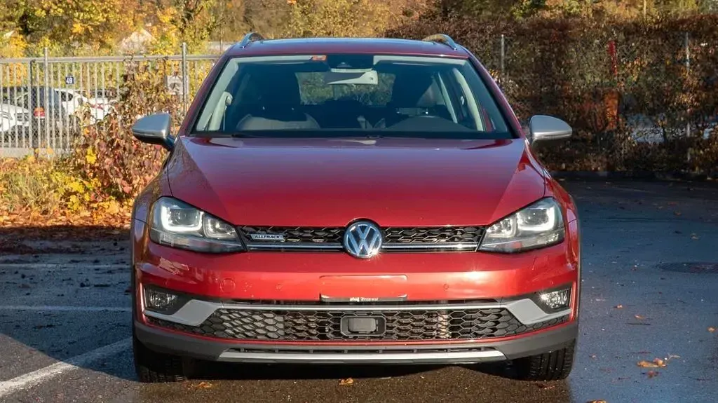 Gebraucht VW Golf Alltrack 184 PS (135 kW) 2016 Rot Kombi