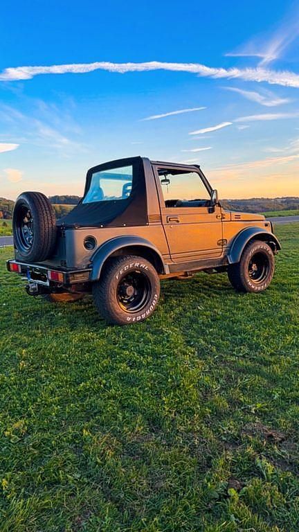 Grau Gebraucht 1988 Suzuki Samurai SUV | 8.999 € - Bild 1/4