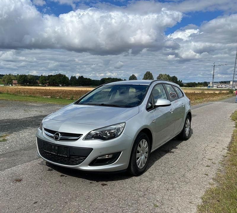 Silber Gebraucht 2015 Opel Astra Edition Kombi | 4.900 € (Fairer Preis) - Bild 1/4