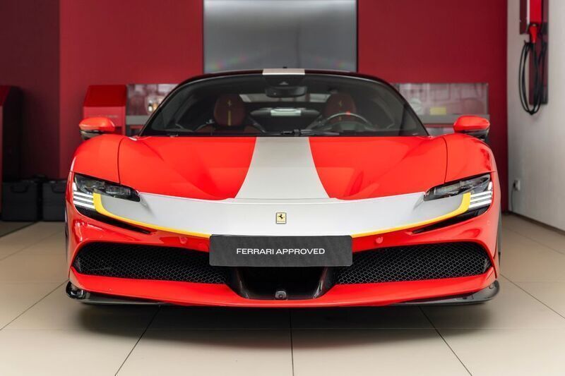 Gebraucht Ferrari SF90 2022 Rot